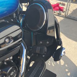 Harley-Davidson Lower Vented Leg Fairing With Speaker Pods