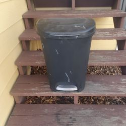 Trash can