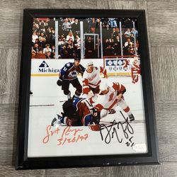 Framed Autographed Photo Detroit Red Wings 