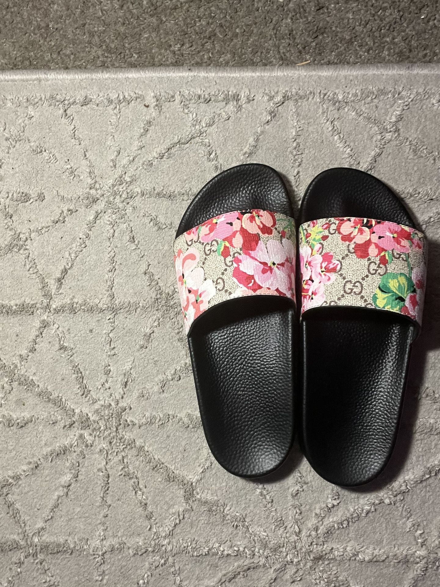 Gucci pink bloom slide