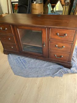 Wooden entertainment console/TV Stando