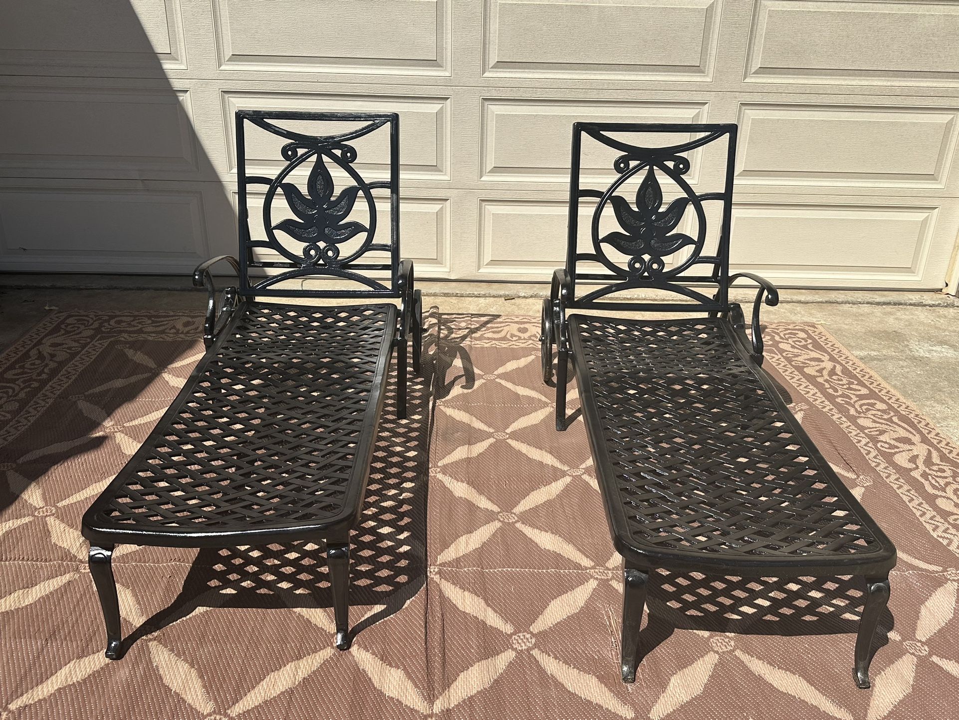 Lounge Chairs 