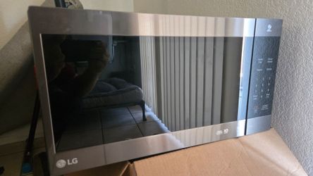 LG NeoChef 2.0 cu.ft Countertop Microwave lmc2075st