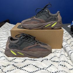 Yeezy 700 Muave 