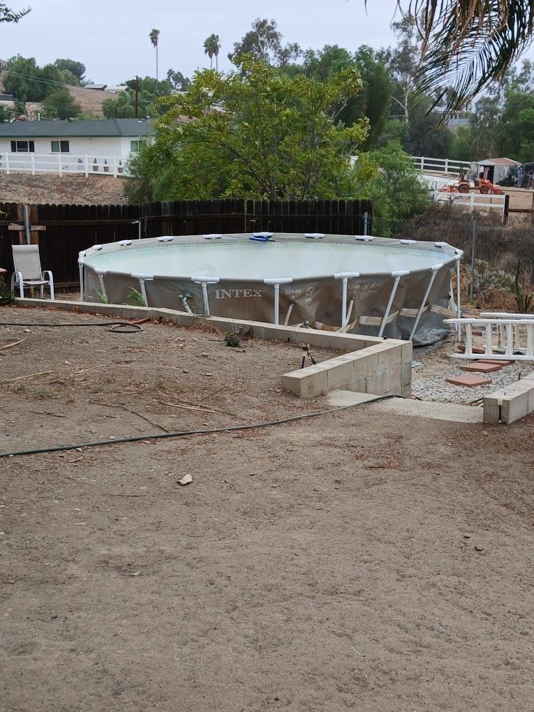 Pool & Ladder