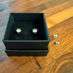 VVS1 Moissanite Stud Earrings (Tested)