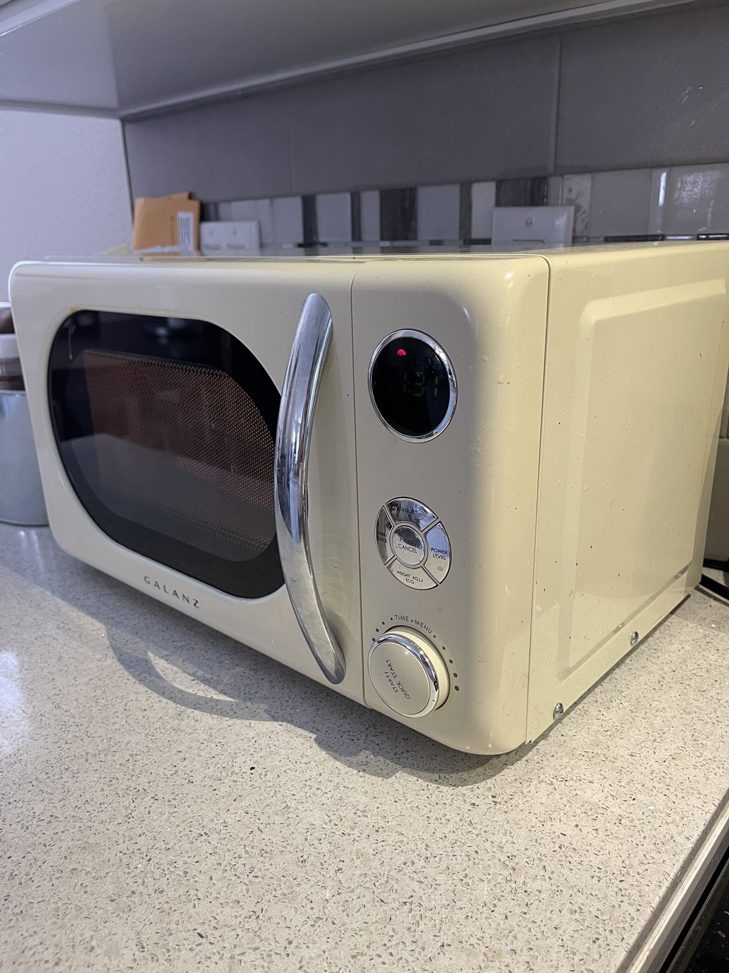 Microwave Galantz In Working Conditions $45