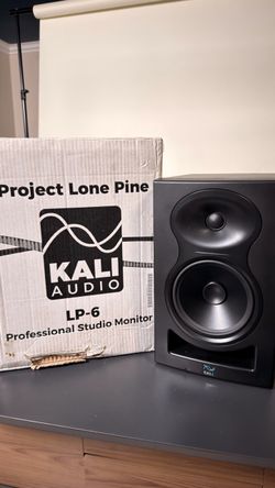 Kali Audio LP-6 Professional Powered Studio Monitor – Excellent Condition w/ Box