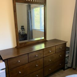 Dresser With Mirror 