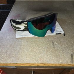 Oakley Snow Goggles Fall Line XM OO7103-2100 Dark Grey with Prizm Snow Jade GBL Camo Strap