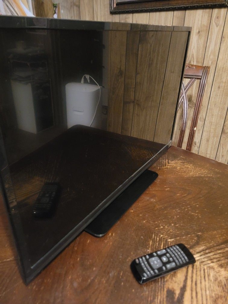 TV For Sale 32" Televisión Visio