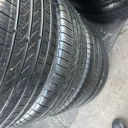 Tengo un set de llantas en muy buenas condiciones marca pirelli cinturato runflat  245 50 R19 intalacion y balanceó por el mismo precio 