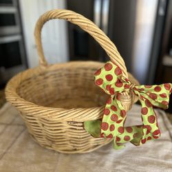 Large Round Wicker Basket. 