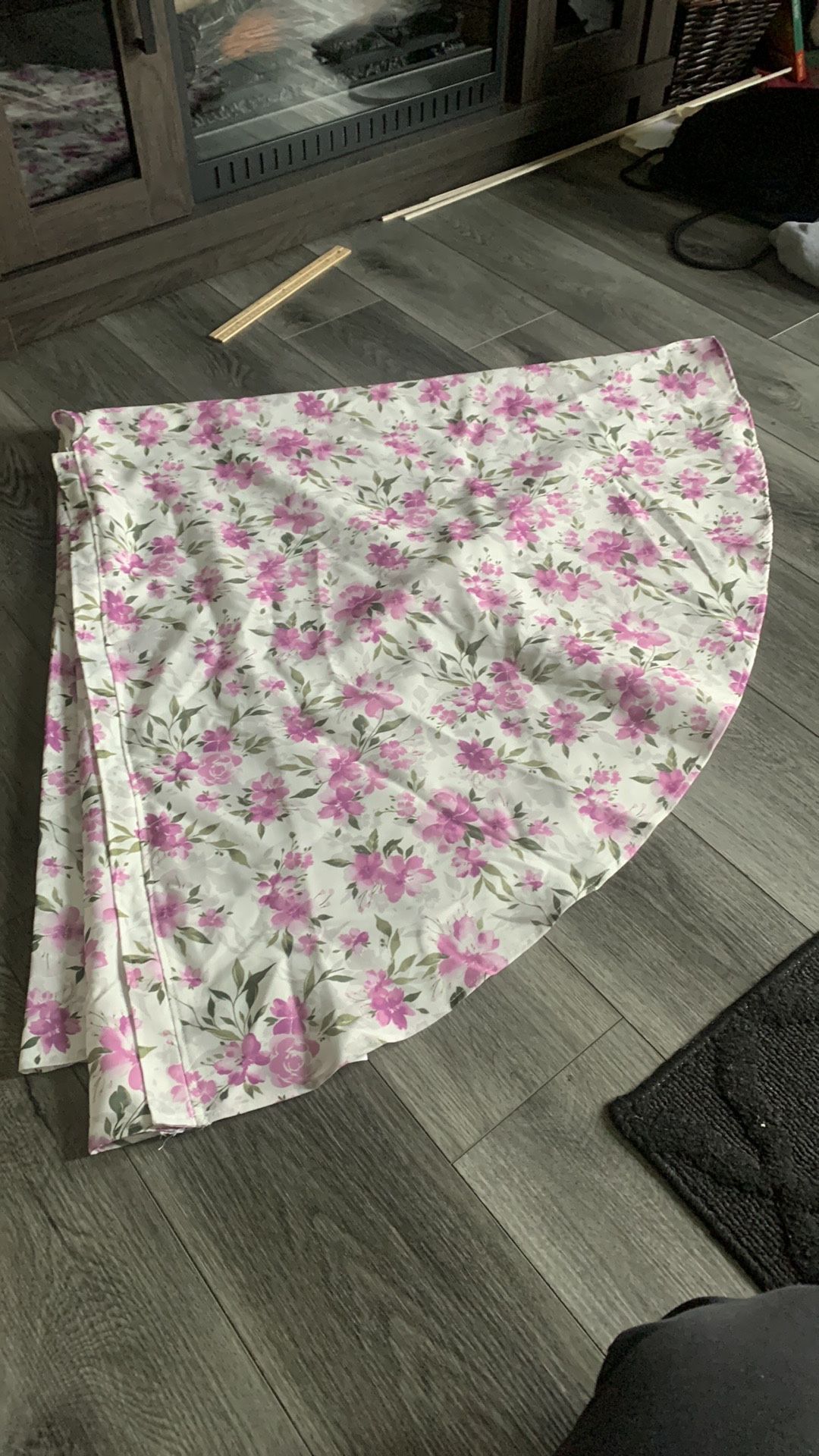 Badgley Mischka Floral Umbrella Tablecloth Round 70”