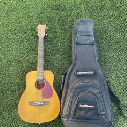 Yamaha FG-Junior JR-1 Acoustic Guitar + Backpack Gig Bag