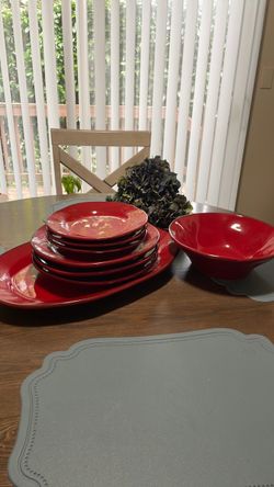 Organic Red Ceramic Dinnerware Set (8 Pieces)