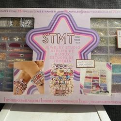 Girls Bracelet Making Kit (Brand New In Box) 