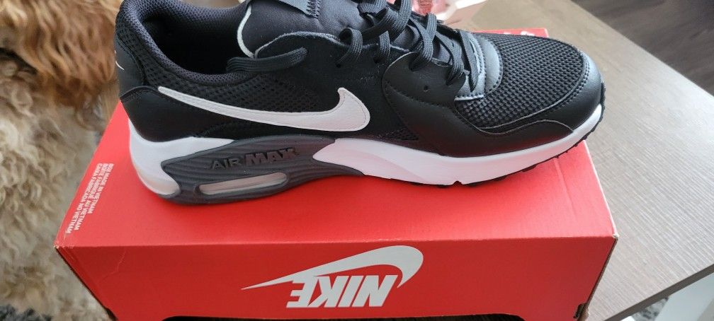Air Max. Nike Size .9. New