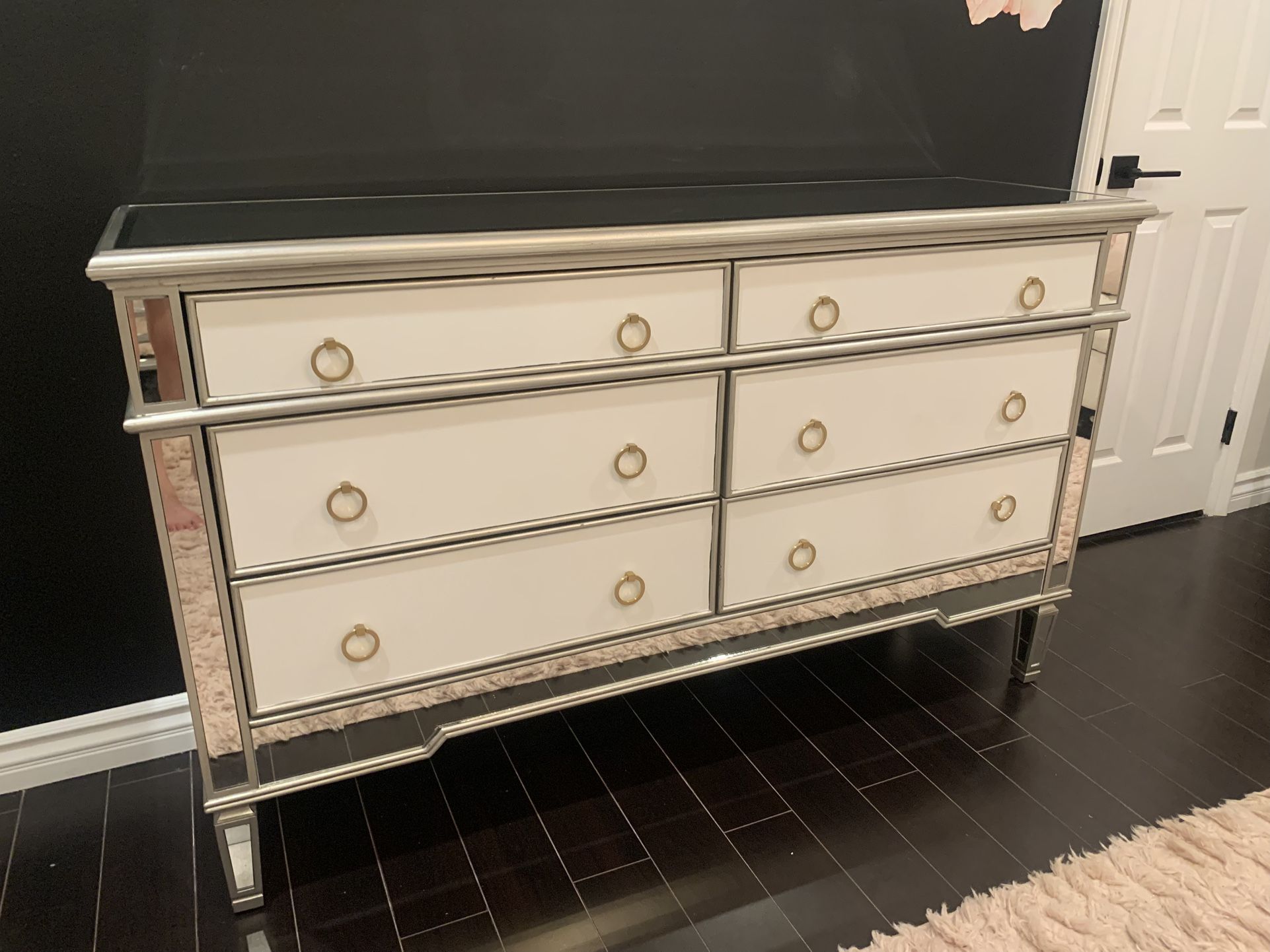 Dresser/Nightstands