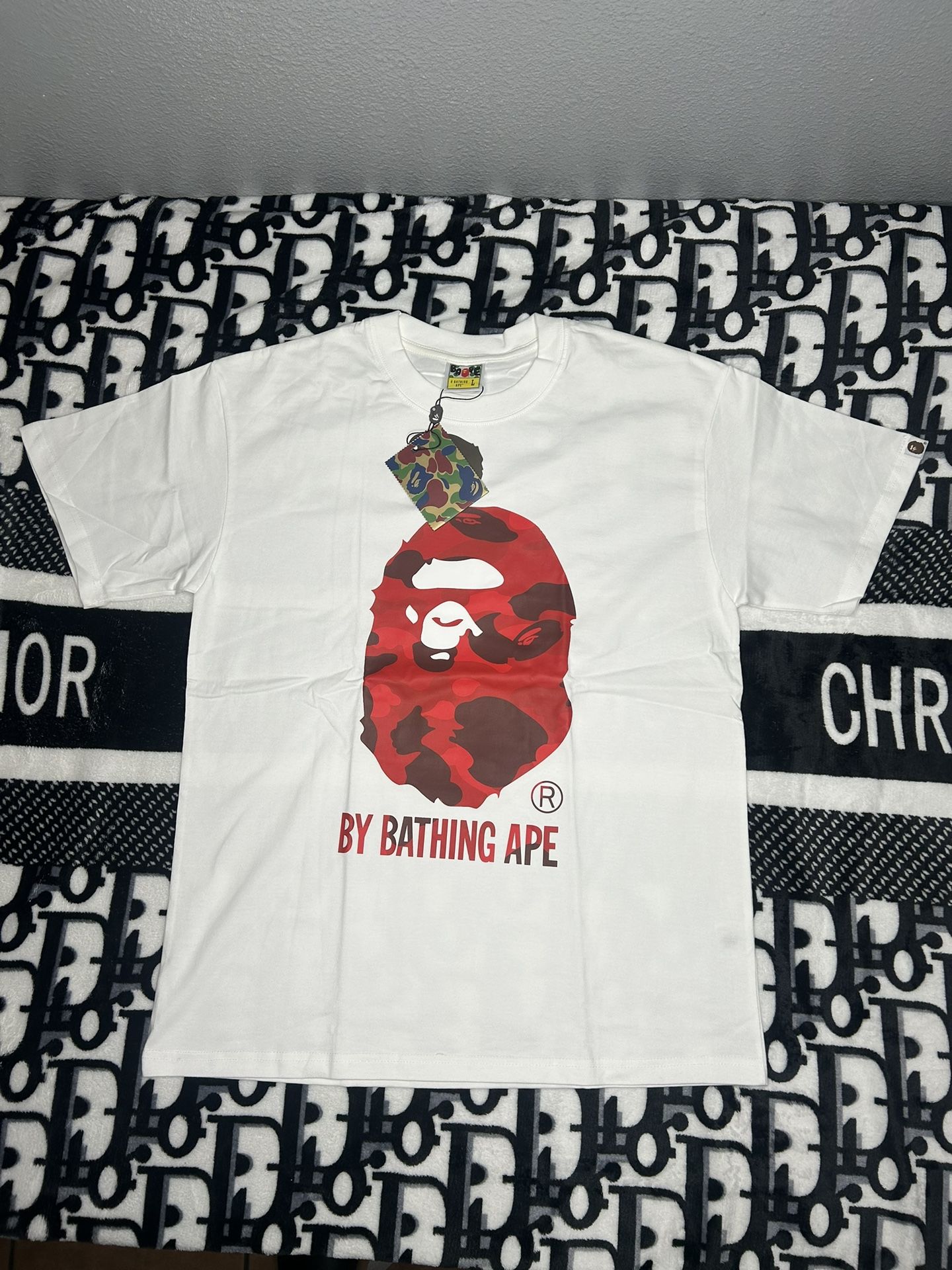 BAPE T Shirt White/Red Camo (Big Ape Head) Size Large *BRAND NEW*
