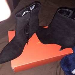 Ladies Boots Size 7.5 M