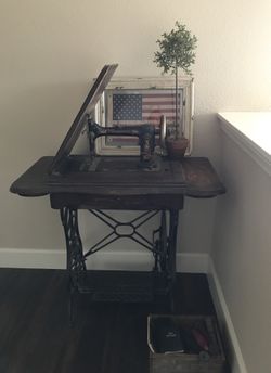 Vintage Antique Sewing Table And Machine