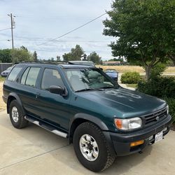 4x4 Nissan pathfinder SE v6