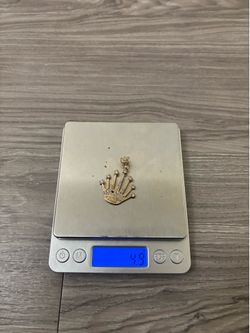 10k Crown pendant