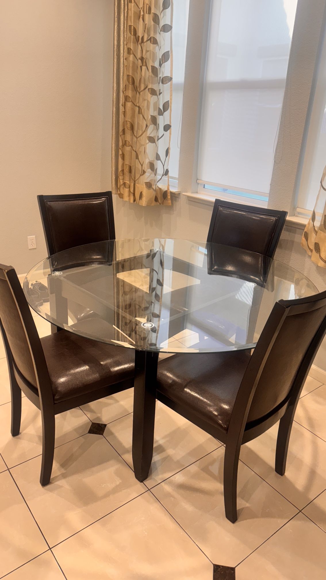 Modern Glass Dining Table with 4 Chairs – Great Condition!
