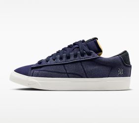 Devin booker blazer low size 10.5
