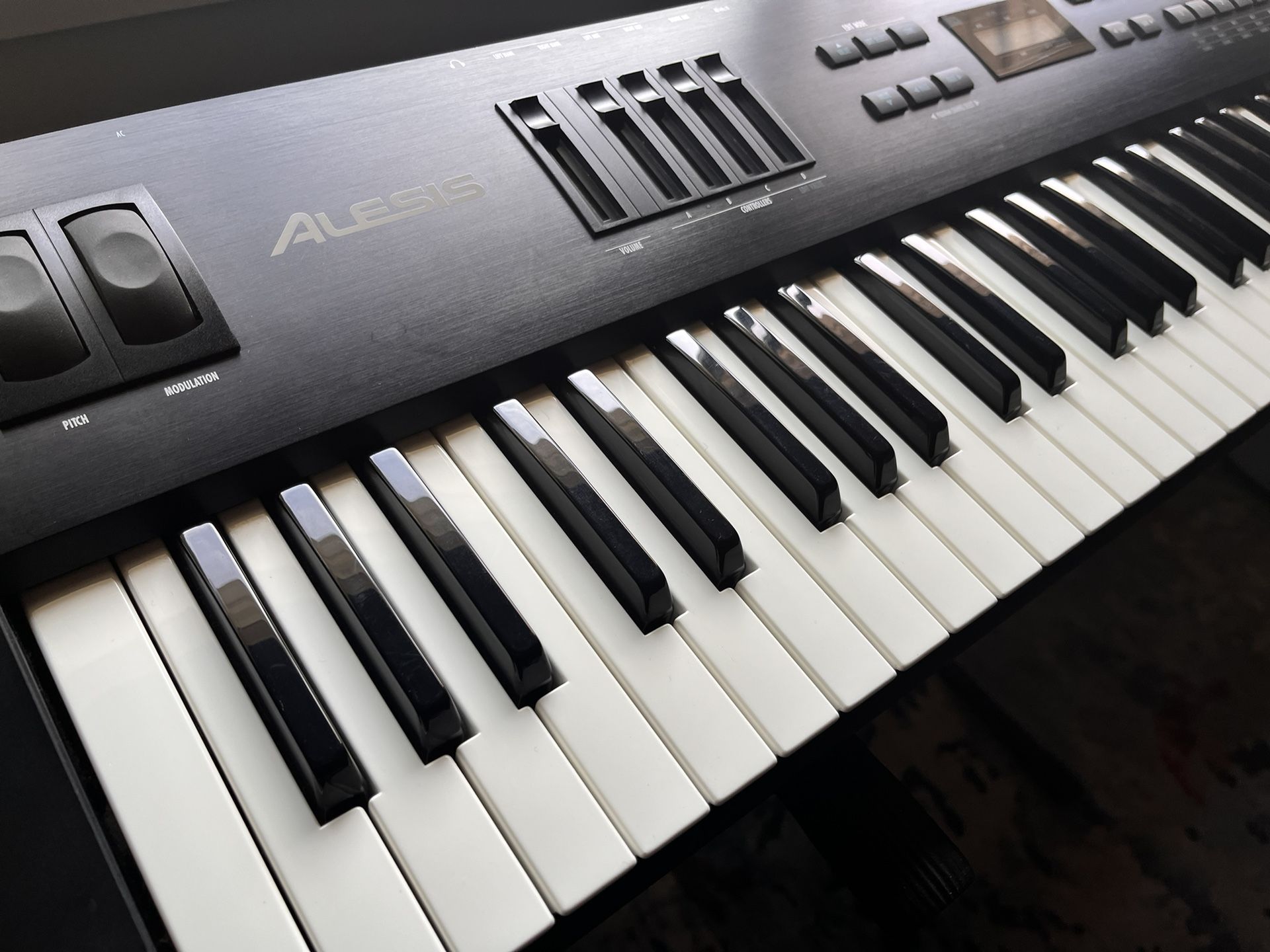 Alesis QS7