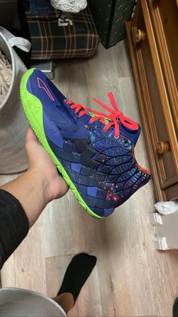 Lamely Ball Galaxy size 10.5 used