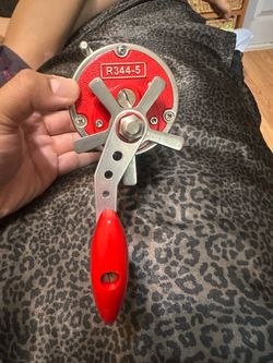 R344-5 Newell fishing reel