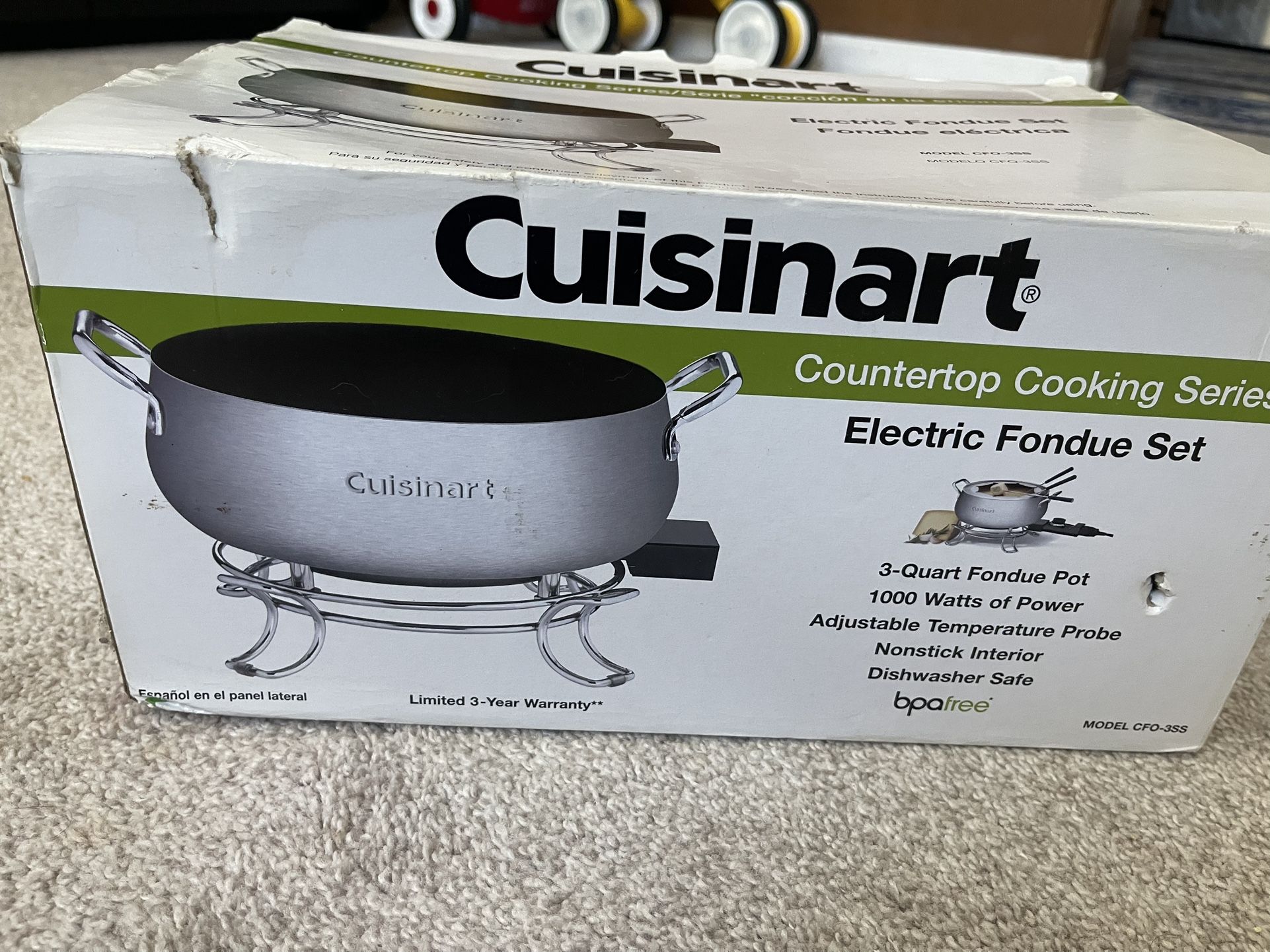 Cuisinart ® Electric Fondue Pot Set