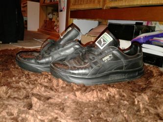 Black Pumas size 10