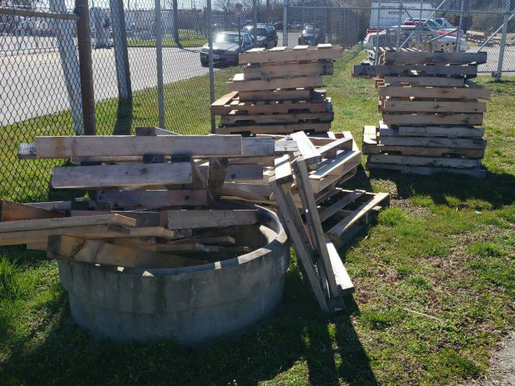 Free Pallets - Various Sizes