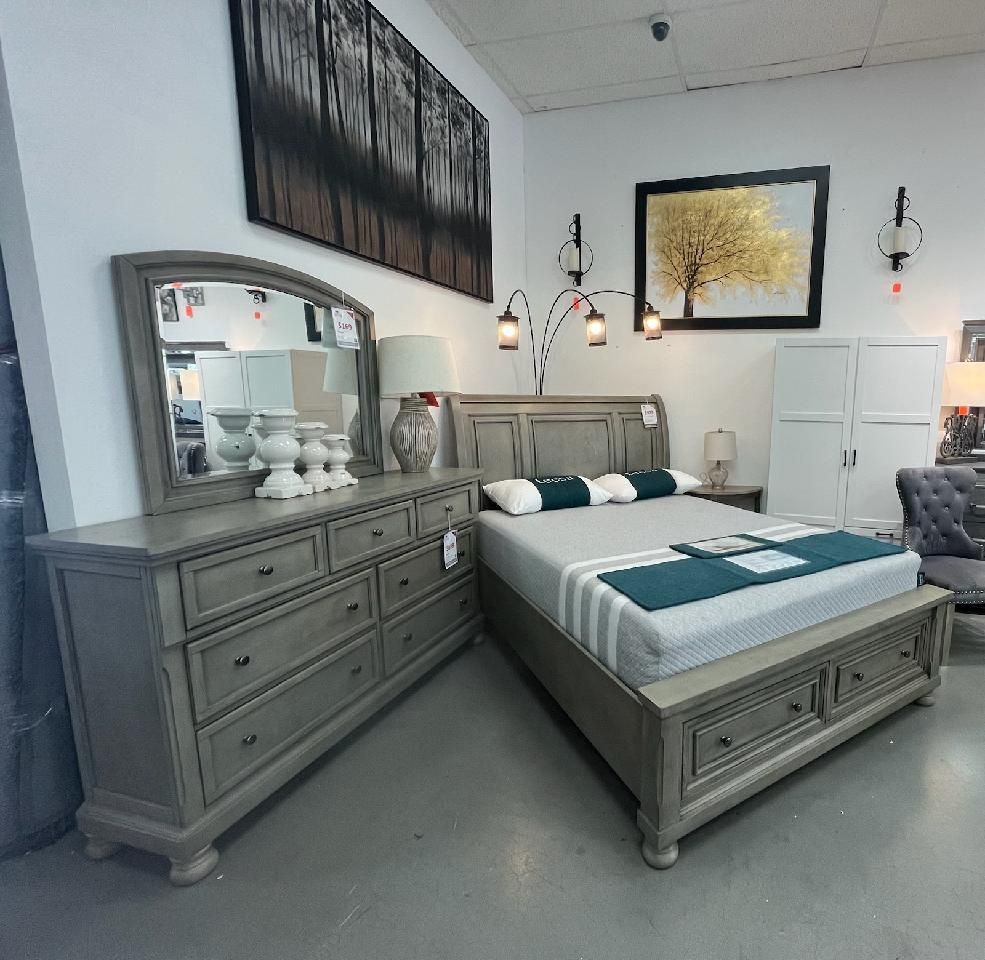 QUEEN SIZE BED PLATFORM VERY SOLID!! BIG STORAGE DRAWERS!!! DIFFERENT COLORS AVAIL..