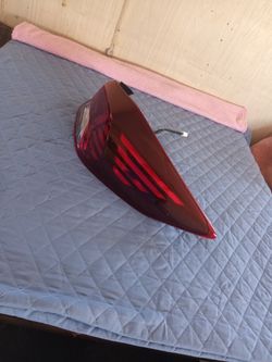 2019-2020 Hyundai Elantra Right Side Tail Light 