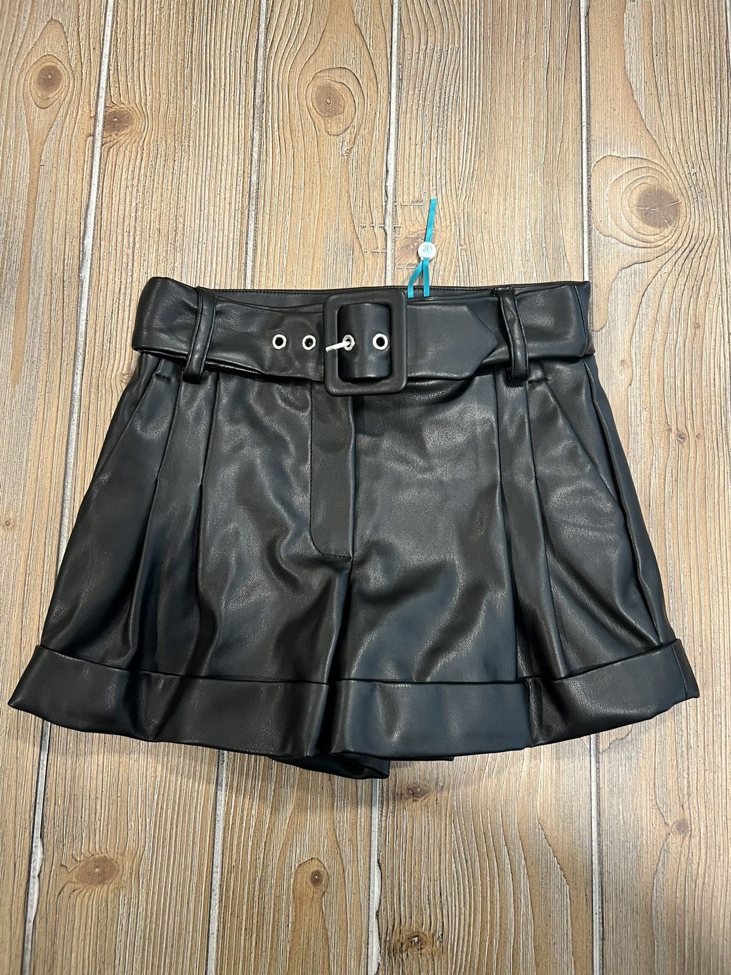 NWOT Abel & Lula Faux Leather Pleated Short With Belt Size 5