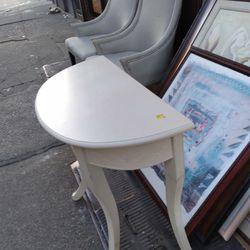 Corner Table