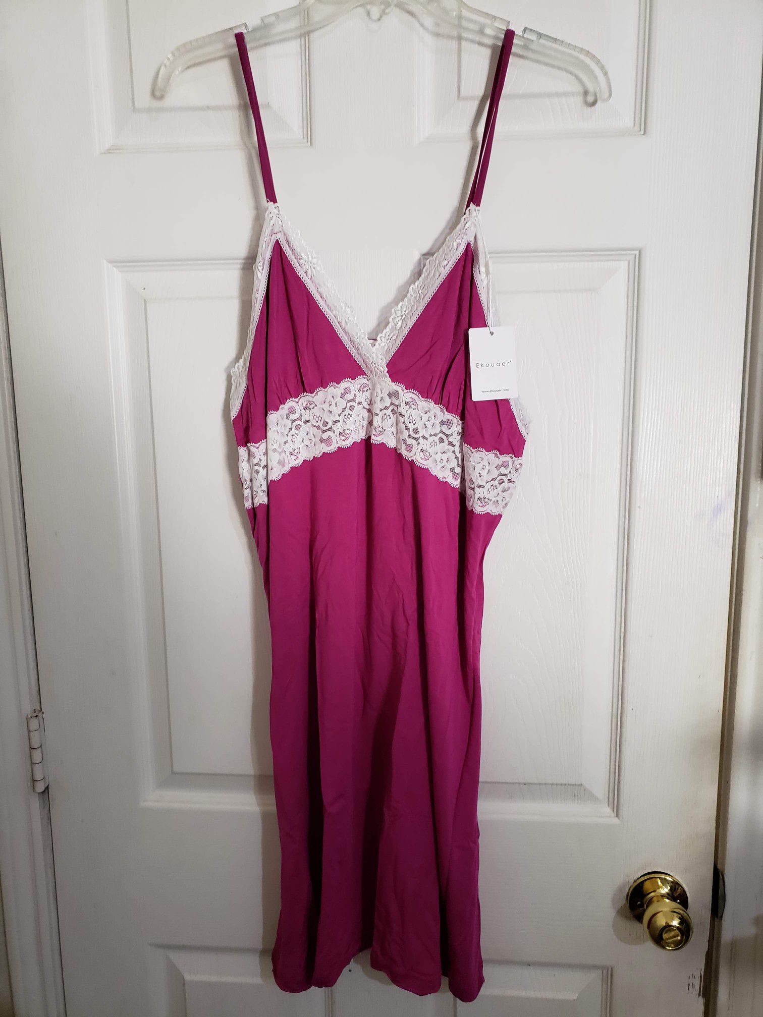 Womens Nightgown Chemise, Purple.Size XL, New with tags.
