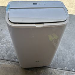 Portable room air conditioner 