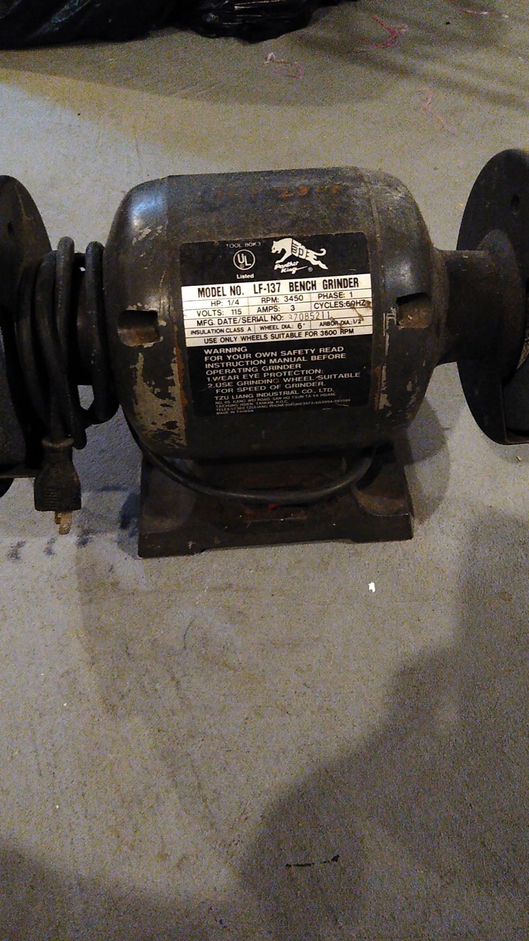 Bench grinder