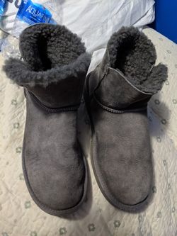 Women's uggs size 10 much life still left