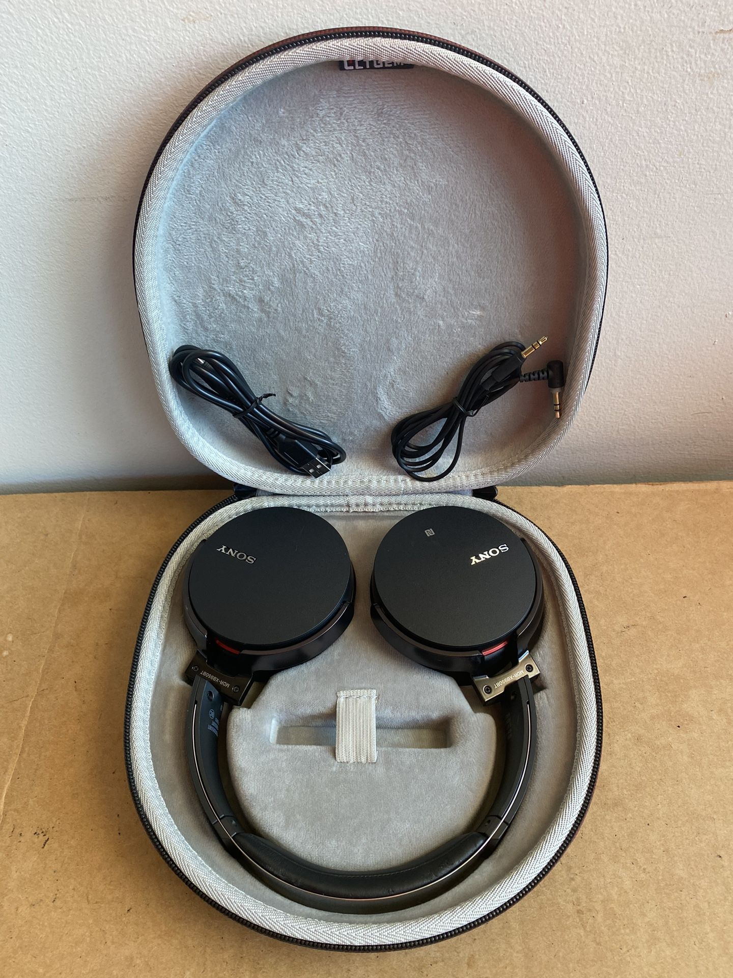 Sony MDR-XB950BT Extra Bass Wireless Headphones