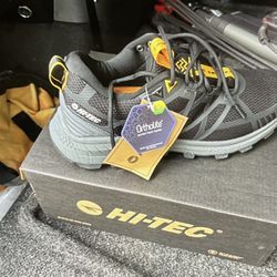 Hi Tec Mens Size 9.5 Hiker Shoes Brand New