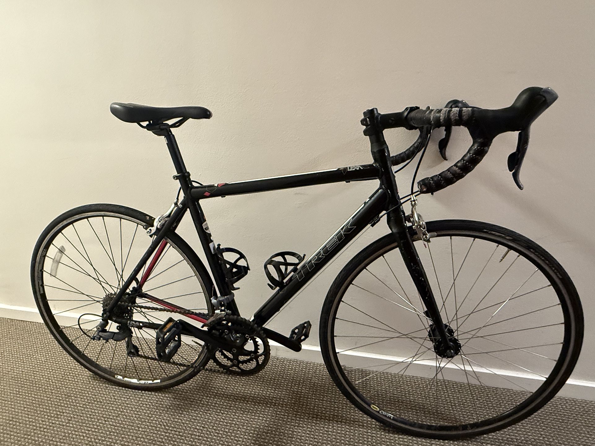 Black Trek Lexa 100 Series - 54 cm