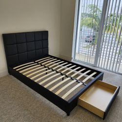 Queen Bed With Storage Drawer //  Cama Queen Con Gaveta De Almacenamiento 