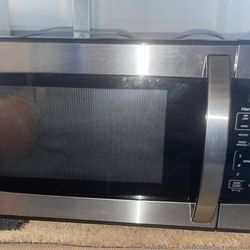 Large Size Microwave In Good Working Condition Thumbnail