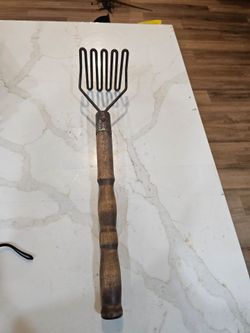 Vintage Large Wire Potato Masher Wood Handle Primitive Kitchen Utensil 21"